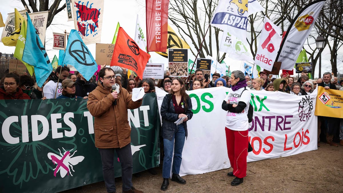 Commerce nucléaire France-Russie: Greenpeace bloque un cargo dans un port