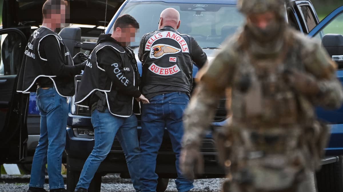 Descente au repaire des Hells: au tour de la police de faire une démonstration de force