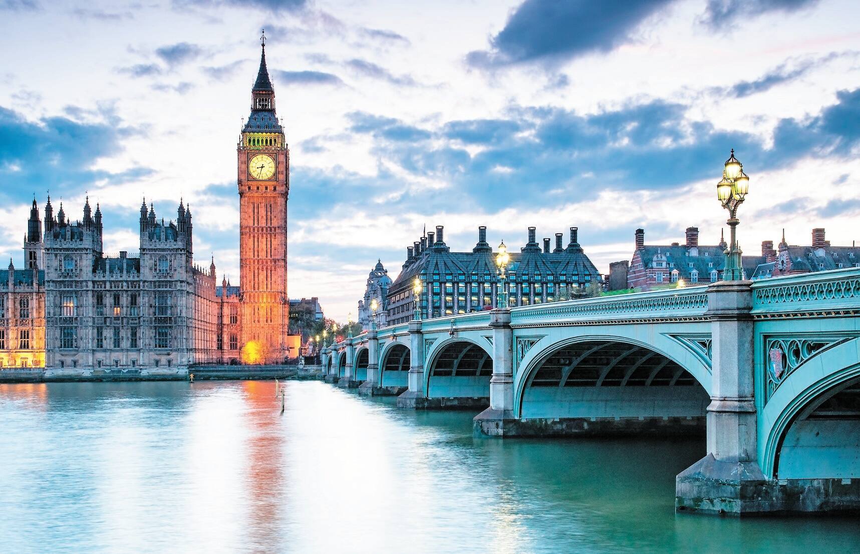 Signature de l'accord de libreéchange postBrexit entre Londres et