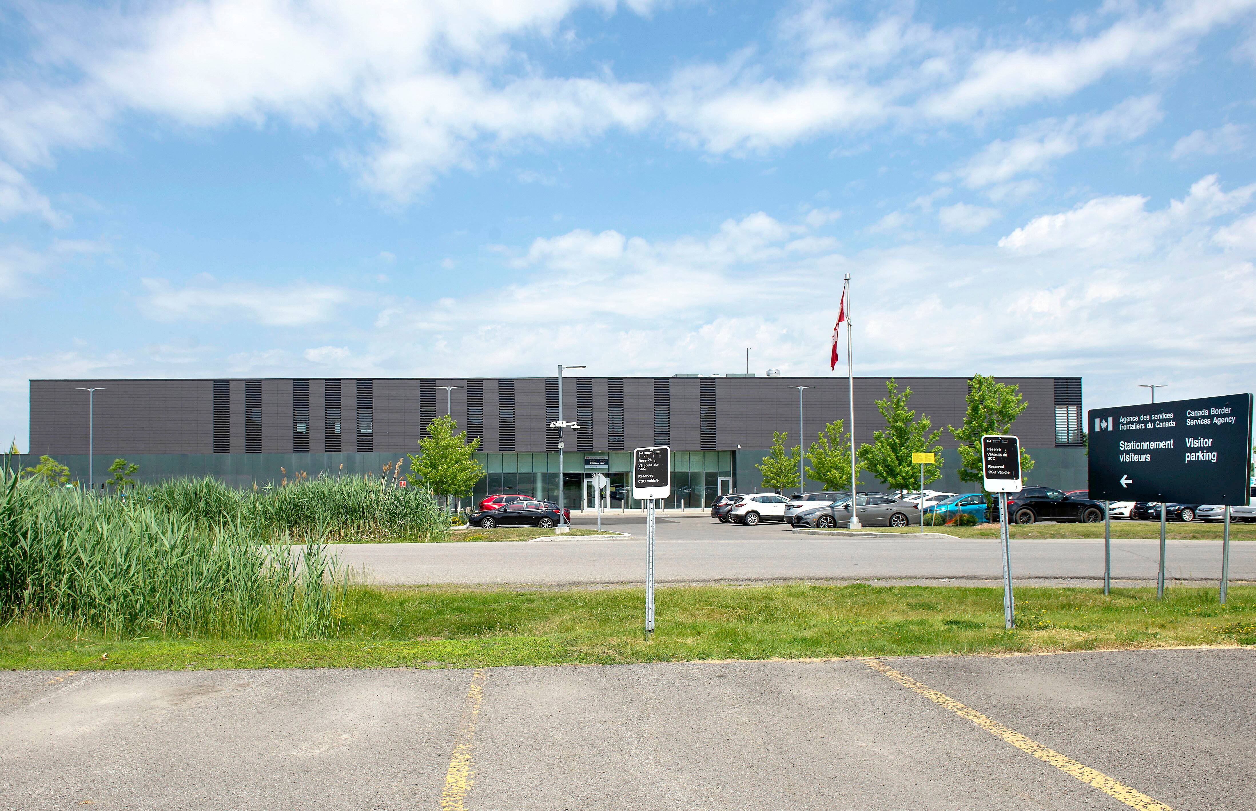 5 gardiens pour 1 migrant: Ottawa donne un contrat de 26 M$ &agrave; Garda au Centre de surveillance de l&rsquo;immigration &agrave; Laval