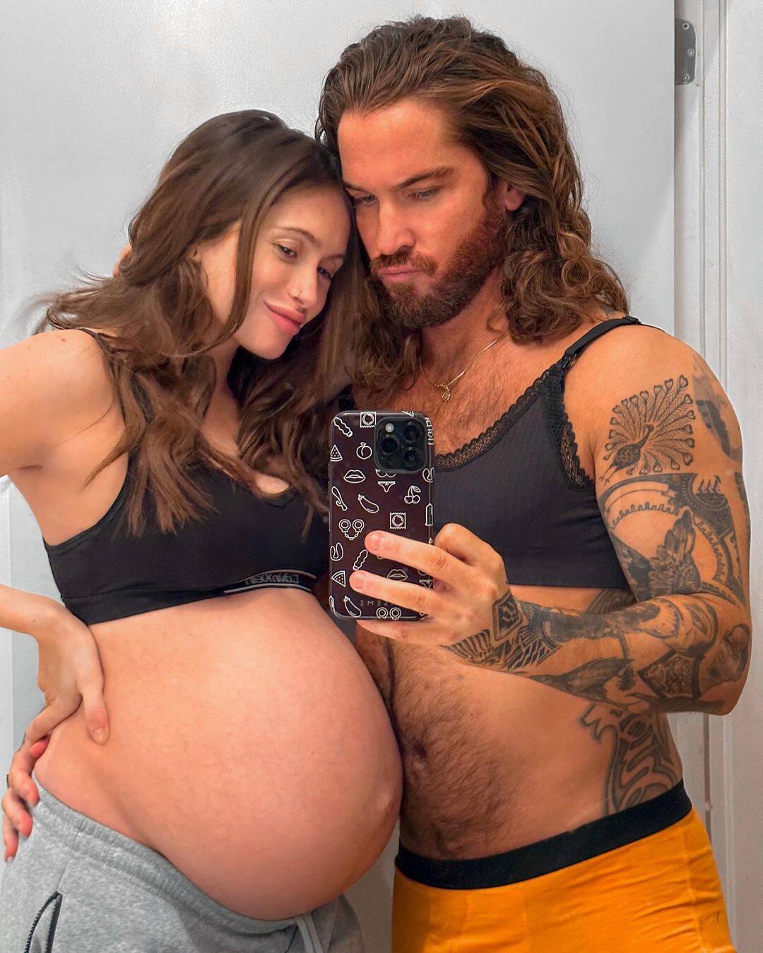 Charlotte Cardin pose seins nus à son tour en voyage en Afrique -  celebrites | QUB info