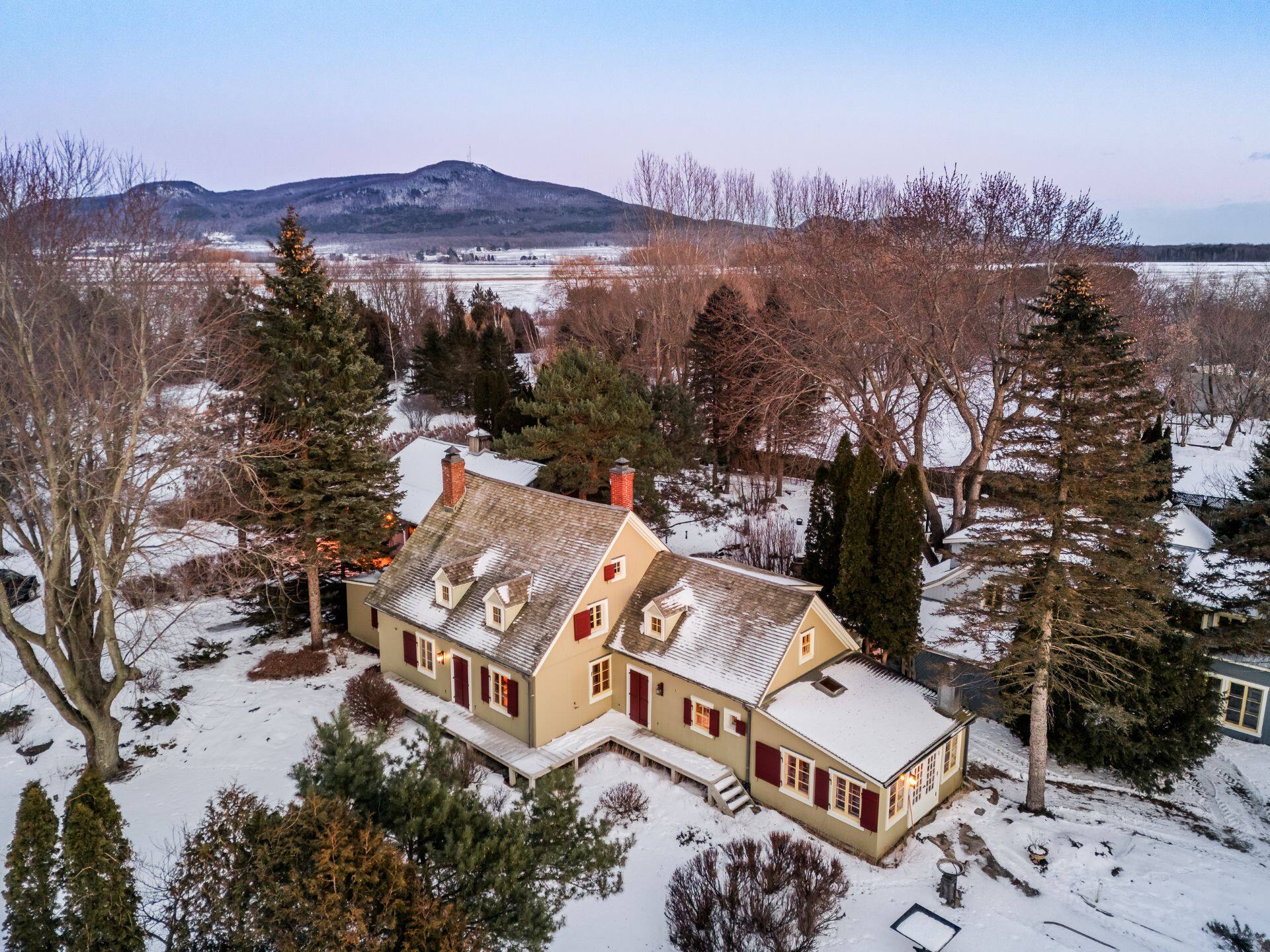 Une maison patrimoniale de 1795 à vendre pour 1.1M