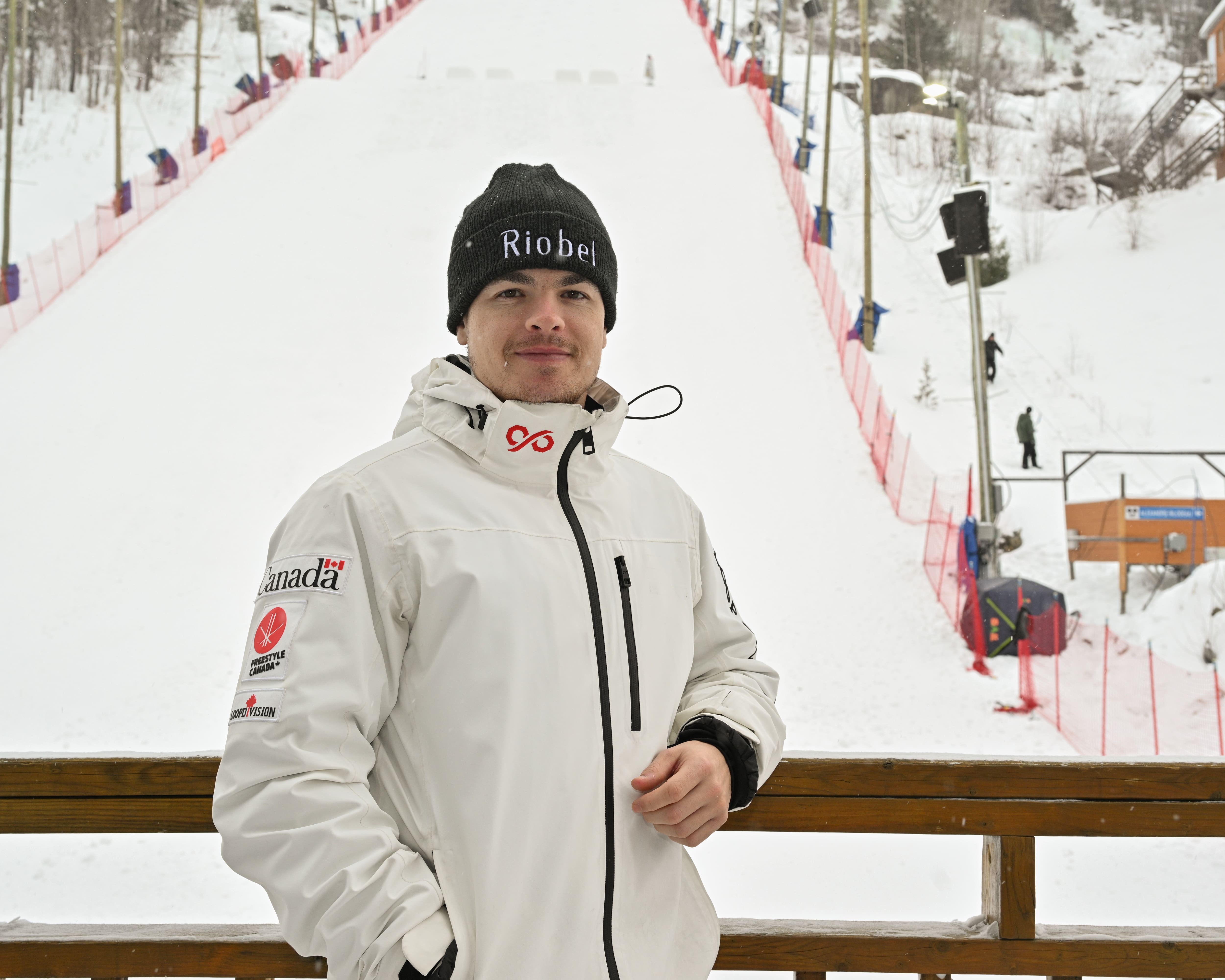 கனடிய விளையாட்டு வீரர்களின் நிதி: “ஆன் எஸ்ட் டெரியர் பிளஸ்சியர்ஸ் ஆட்ரெஸ் புய்சன்ஸ் மொண்டியல்ஸ்”, ராப்பல் மைக்கேல் கிங்ஸ்பரி