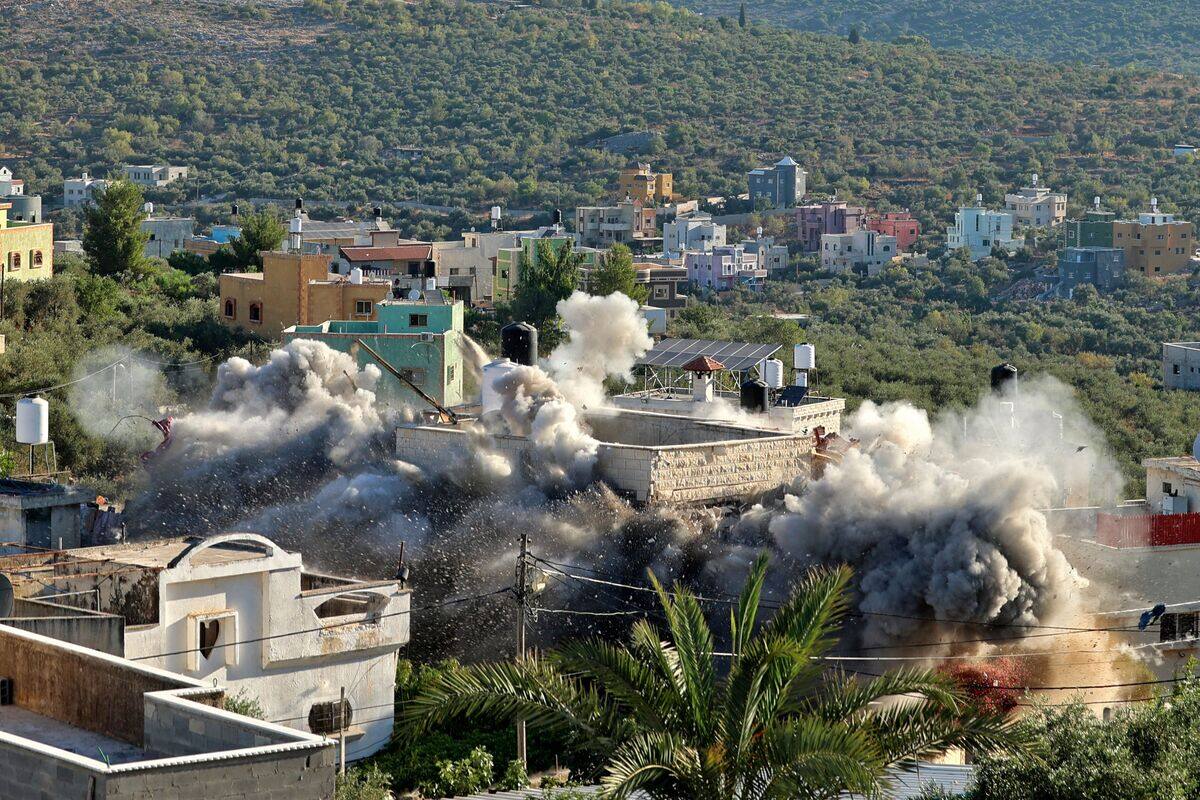 EN VID&Eacute;O | L'arm&eacute;e isra&eacute;lienne fait exploser les maisons de deux Palestiniens