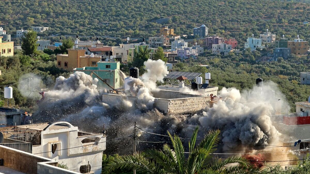 EN VIDÉO | L'armée israélienne fait exploser les maisons de deux Palestiniens