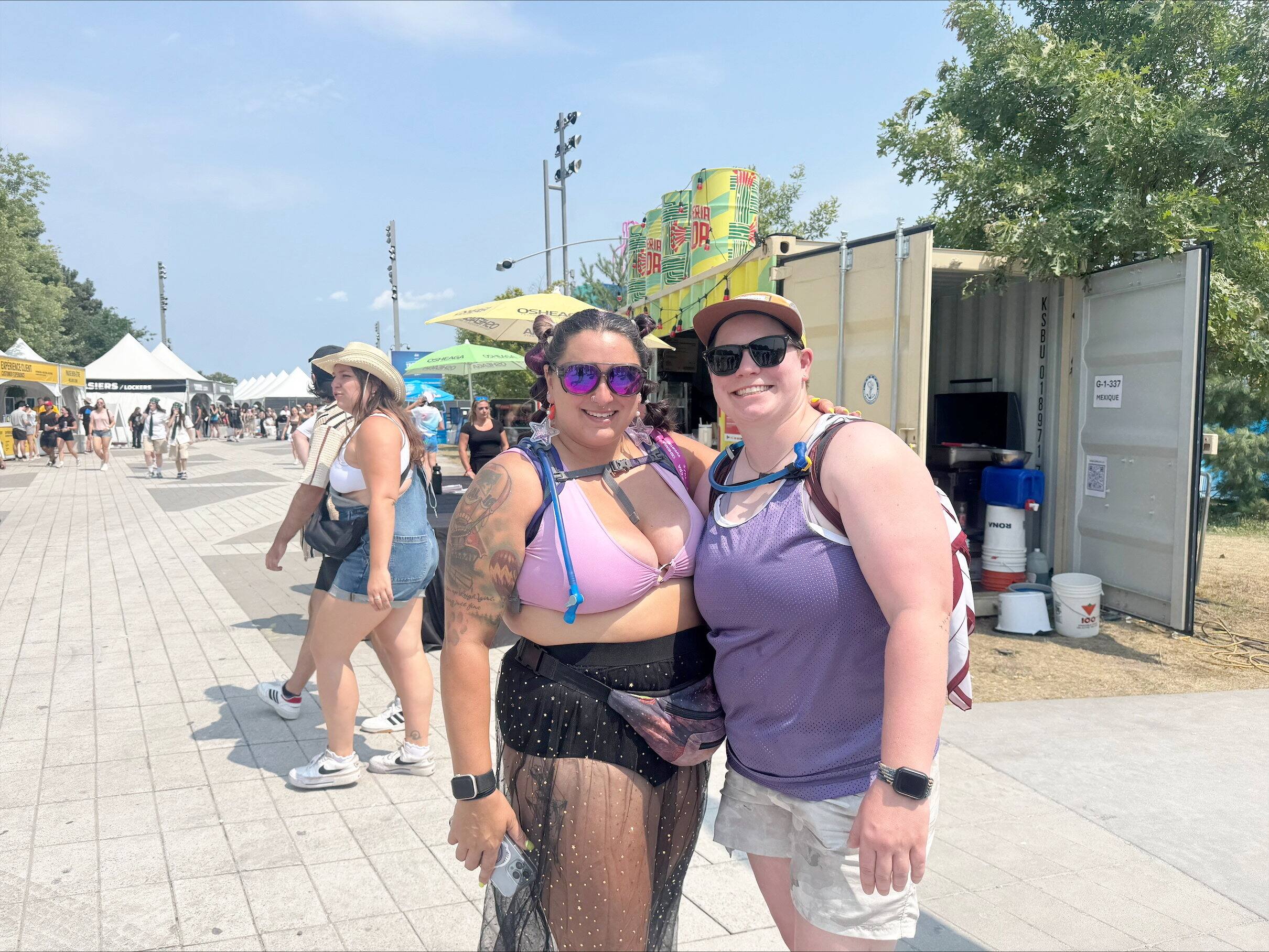 Caitlyn Casavant (32) y Alyssa Church-Smith (33), de Burlington a Vermont, estaban en el Festival Osheaga, el 2 de agosto de 2025. Crédito: Félix Desjardins