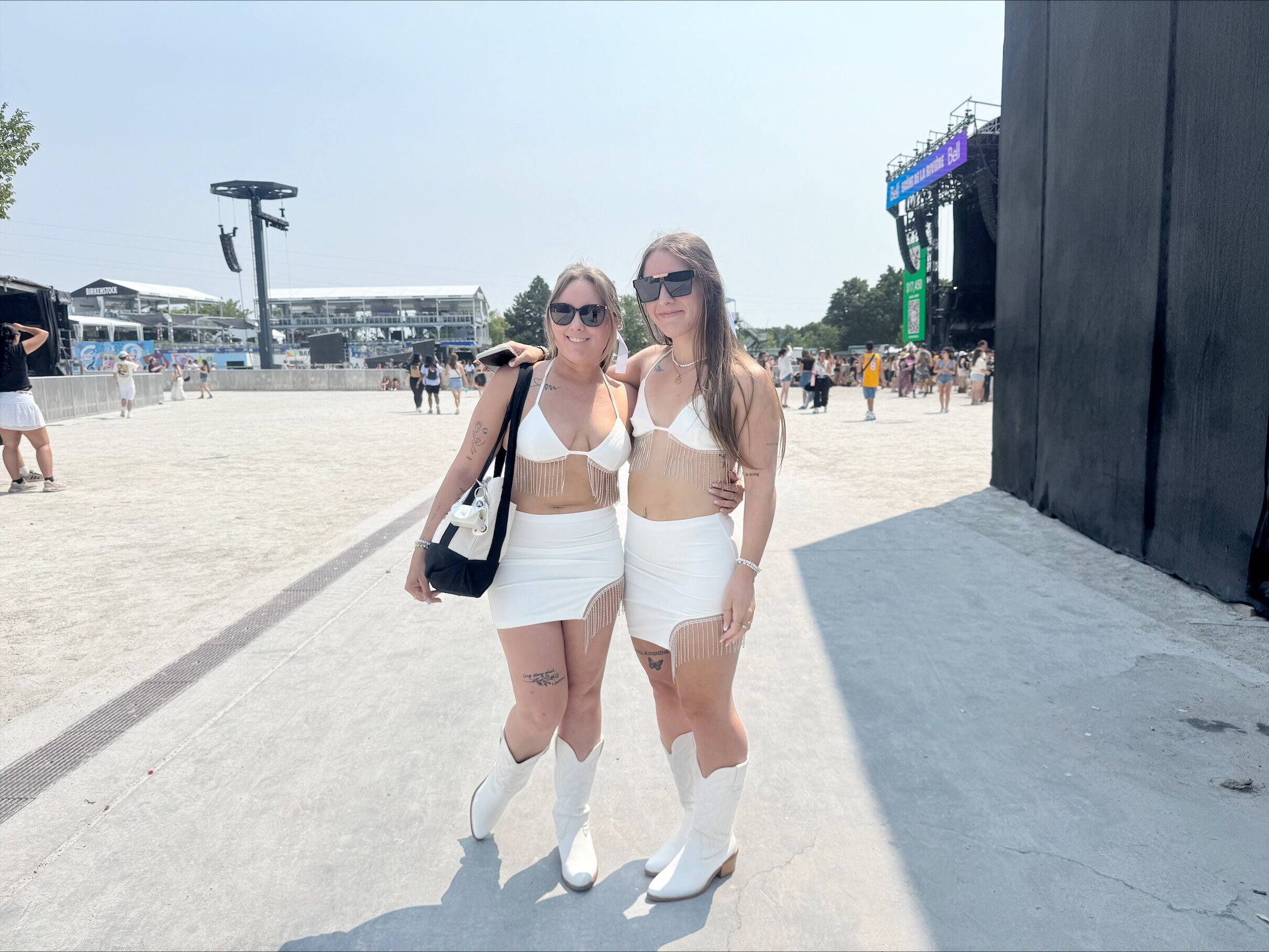 Marylou Caron (18) y Laurie Caron (19), de Mirabel, estaban en el Festival Osheaga, 2 de agosto de 2025. Crédito: Félix Desjardins