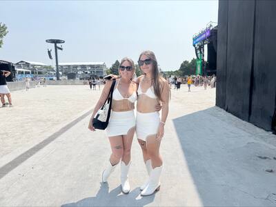 Marylou Caron (18) y Laurie Caron (19), de Mirabel, estaban en el Festival Osheaga, 2 de agosto de 2025. Crédito: Félix Desjardins