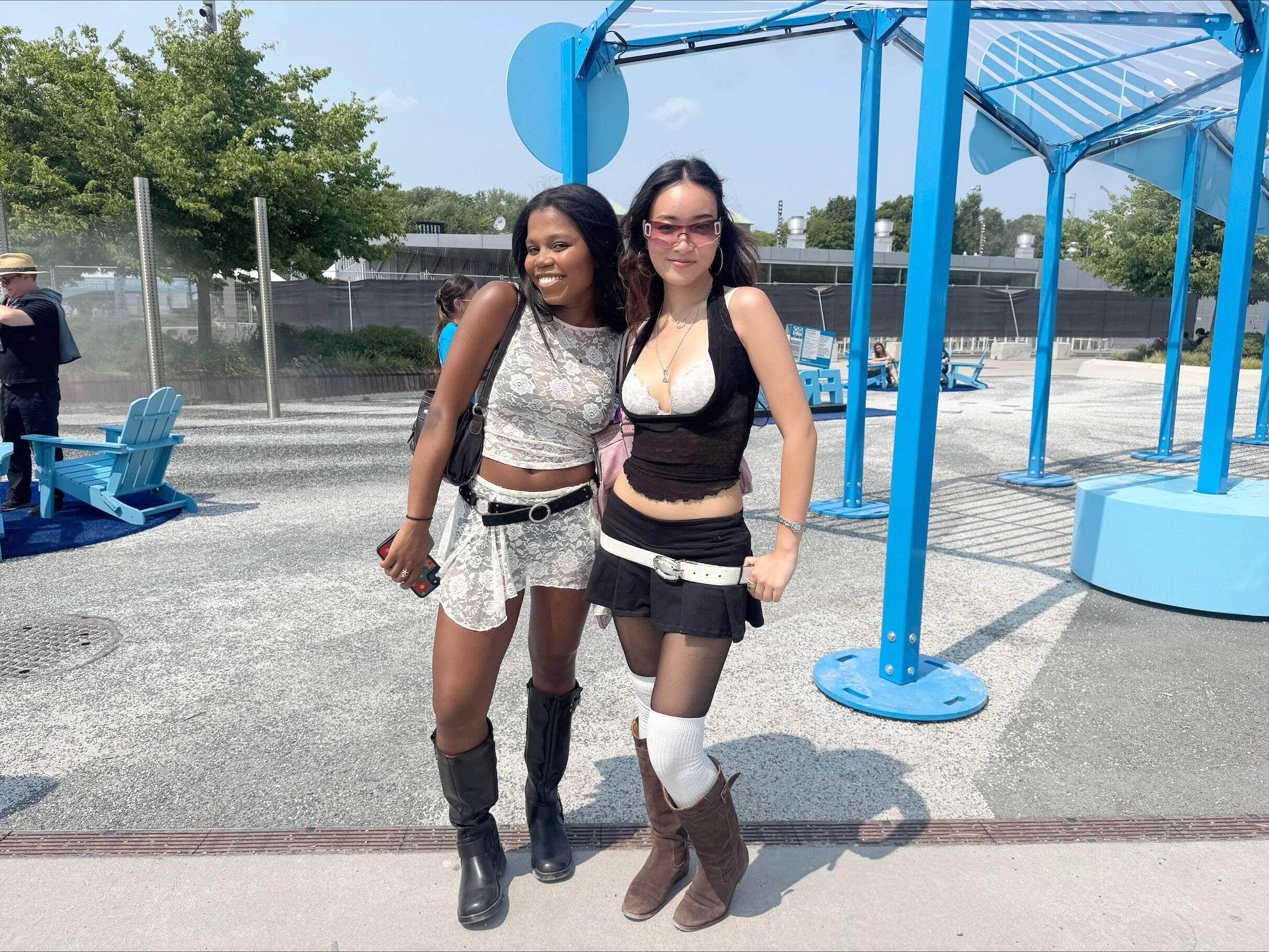 Sidney T. (20 años) y Summer H. (21), de Toronto, estaban en el Festival Osheaga, 2 de agosto de 2025. Crédito: Félix Desjardins