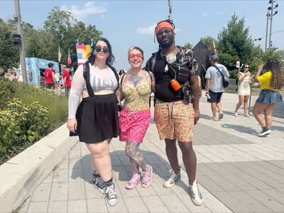 Nadia Phoenix-Kelly (31), Camille Chartier (29) y Skeyy Anderson Desrosiers (31 años), de Montéal, estaban en el Festival Osheaga, el 2 de agosto de 2025. Crédito: Félix Desjardins