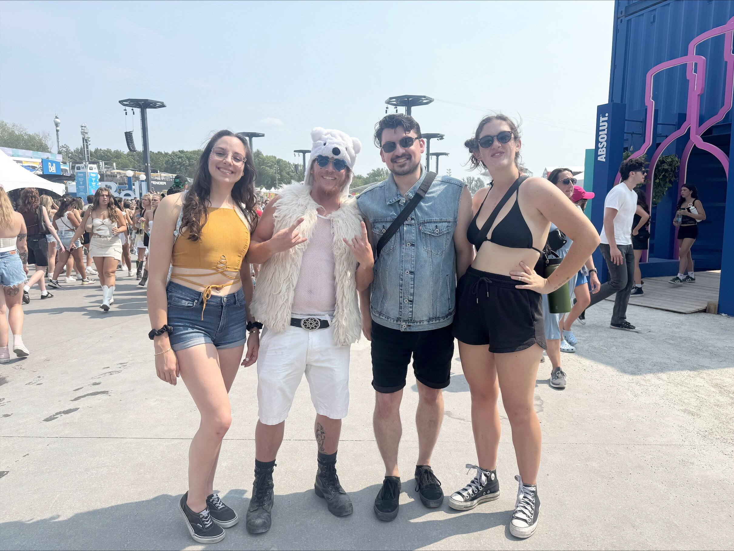 Gwen Clara (28), Alexandre Bouchard, Benoit Blancho y Marie-Pierre Talbot (30), en Montreal, estaban en el Festival Osheaga, el 2 de agosto de 2025. Crédito: Félix Desjardins