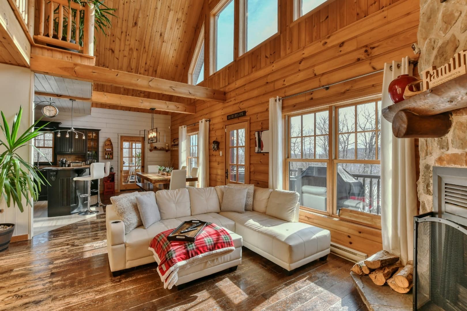 Maison de style chalet à vendre pour 799 900$