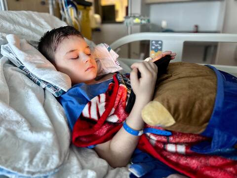 Two days following his delicate neurosurgical operation, little Samuel Méthot was doing rehabilitation exercises with the neurosurgeon who operated on him, Dr. Roy Dudley.