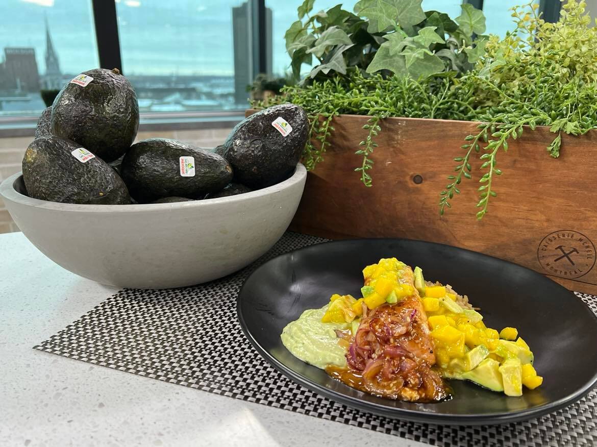 SAUMON GRILLÉ ET AVOCAT DU MEXIQUE 