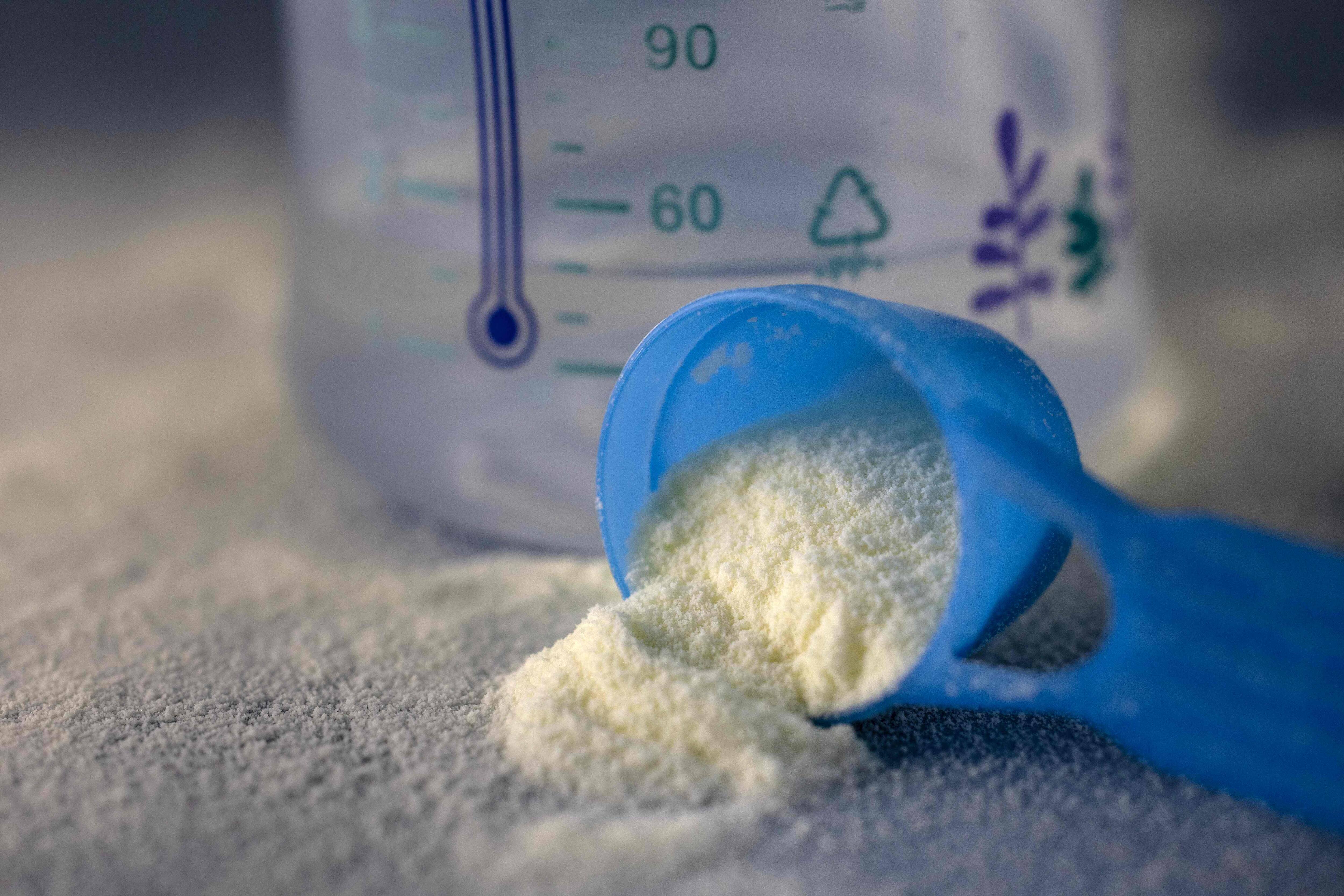 Laits infantiles contaminés: cinq enquêtes ouvertes à Paris, notamment ...