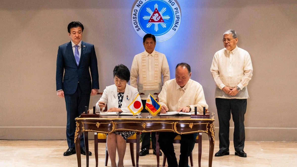 Les Philippines et le Japon signent un pacte de défense