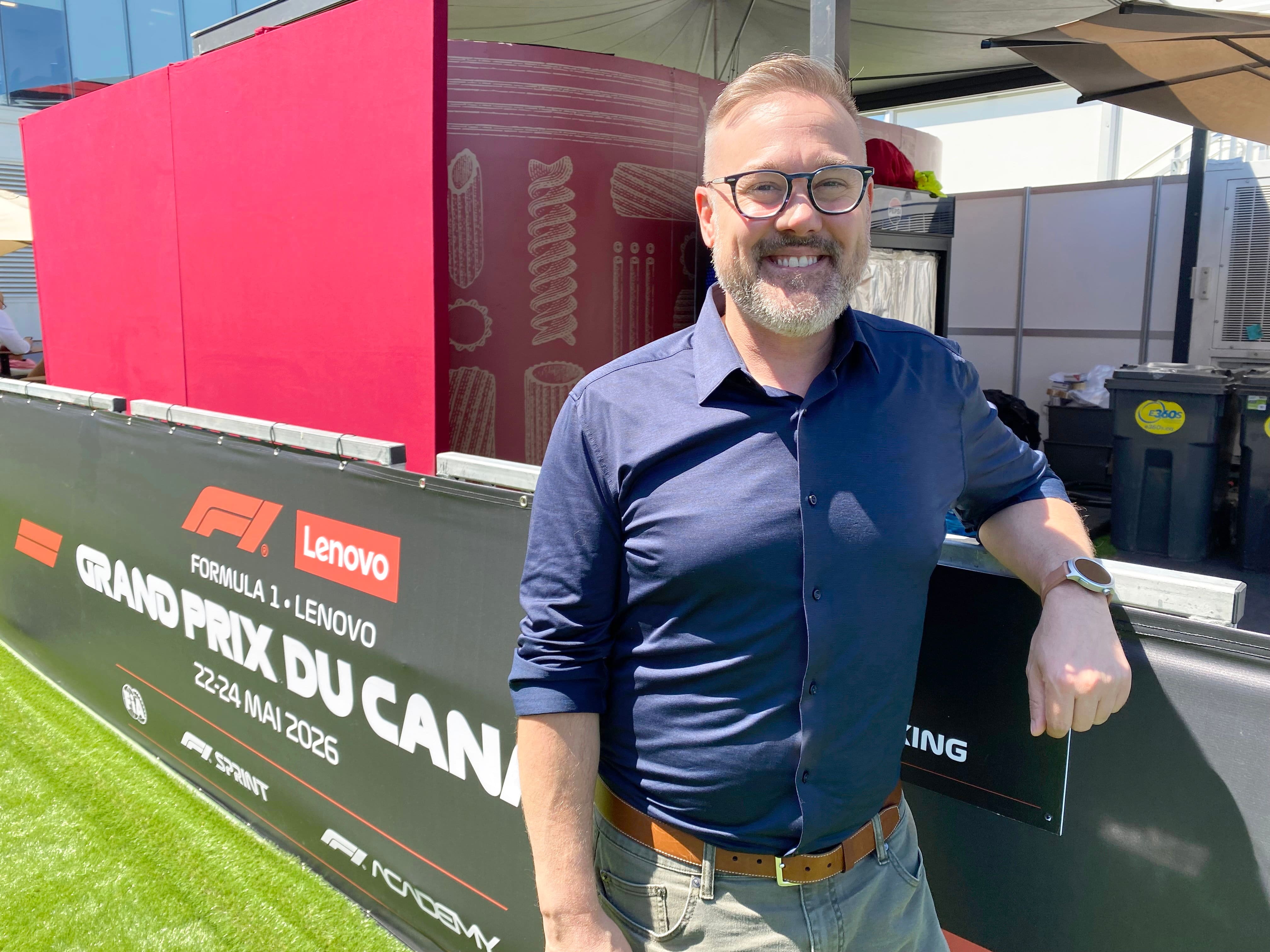 Milo Speranzo, chef de marketing da América do Norte para a empresa Lenovo, está presente no circuito Gilles-Villeneuve, em 21 de maio de 2026 em Montreal, no quadro do Grande Prêmio do Canadá.