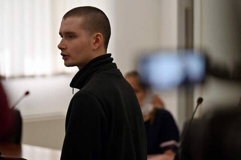 Savaş suçlarından yargılanan bir Rus askerinden özür dileyin