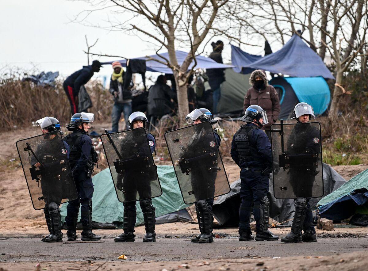 France démantèlement d'un nouveau camp de migrants à Calais JDM