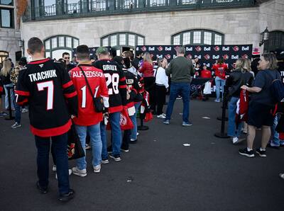 Los aficionados fueron diseñados para conocer a sus jugadores favoritos de los senadores.