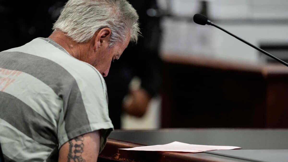 «Elle pleurait dans une grande flaque de sang»: des élèves blessés dans une attaque témoignent au procès du père du tireur