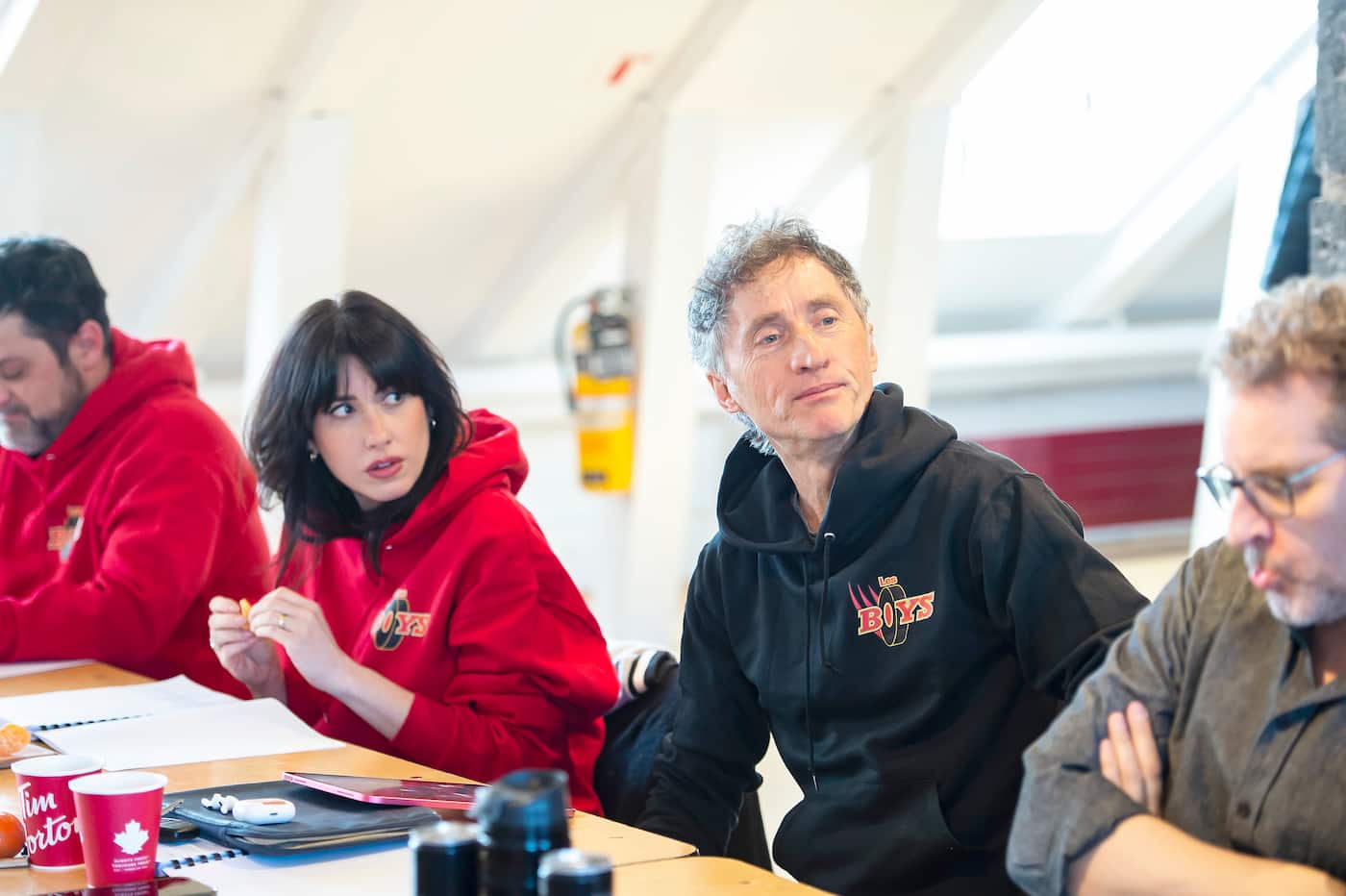 Les Boys: Winks at Netflix, Patrik Laine, and Occupation Double The team at work.