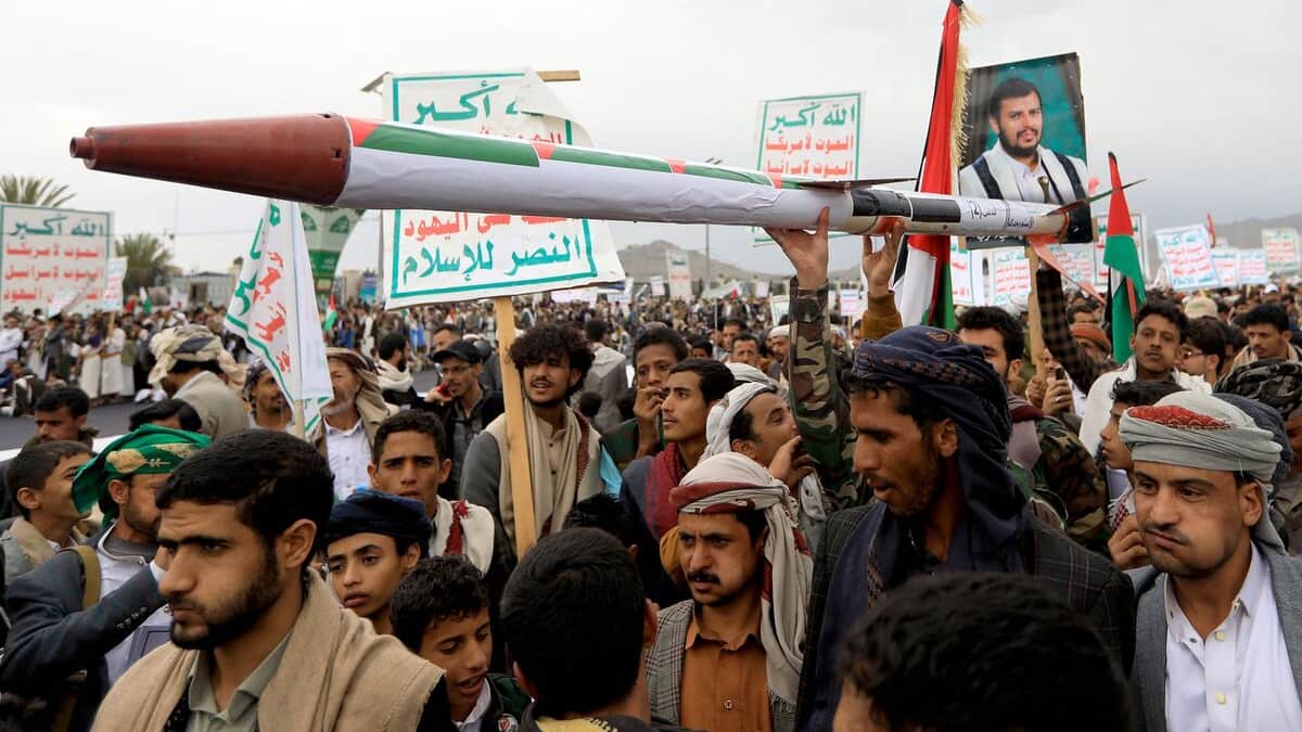 Yémen: les Houthis menacent d'attaquer tous les navires se dirigeant vers Israël