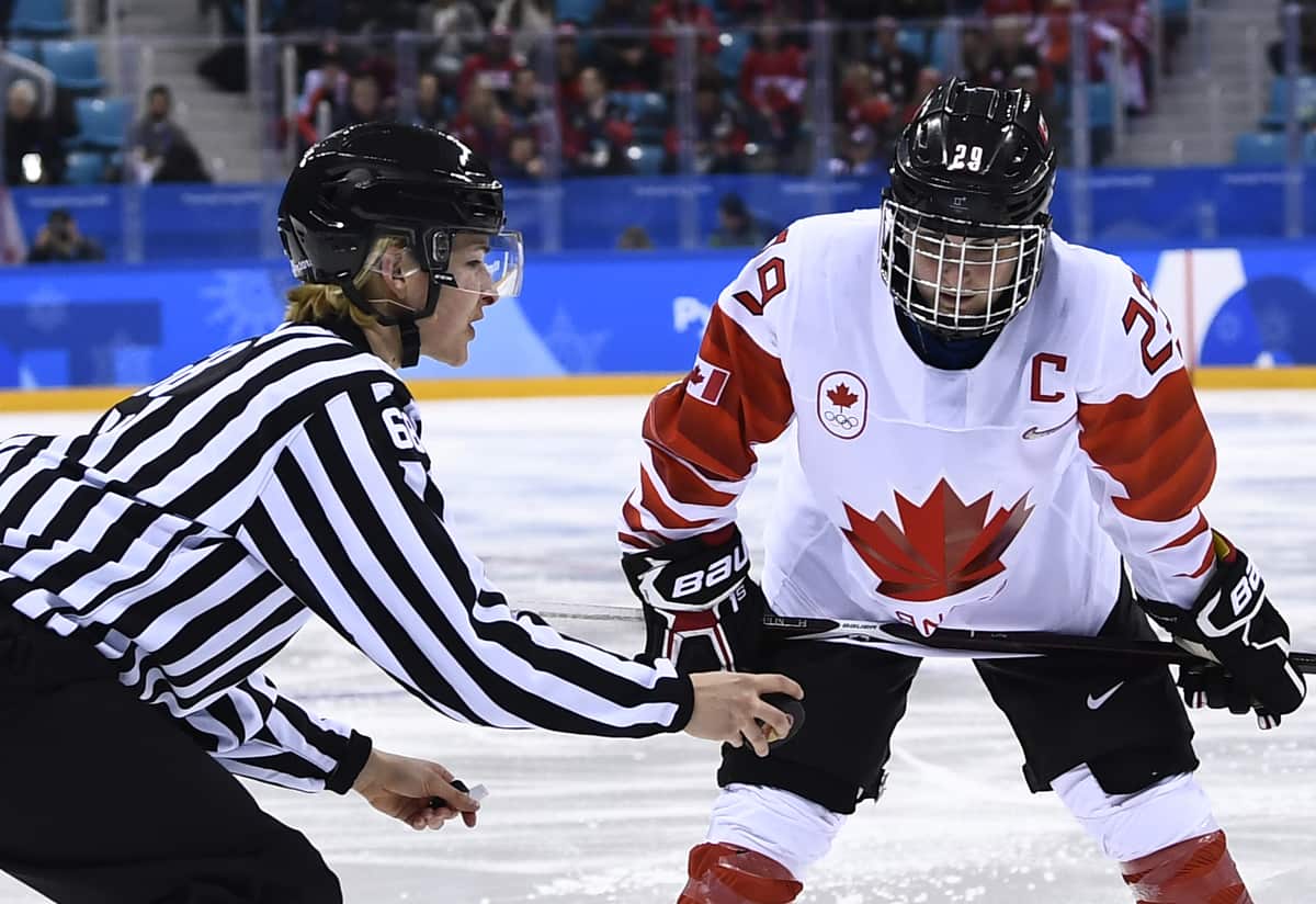 Hockey Feminin Cinq Quebecoises Au Camp De L Equipe Nationale Tva Sports