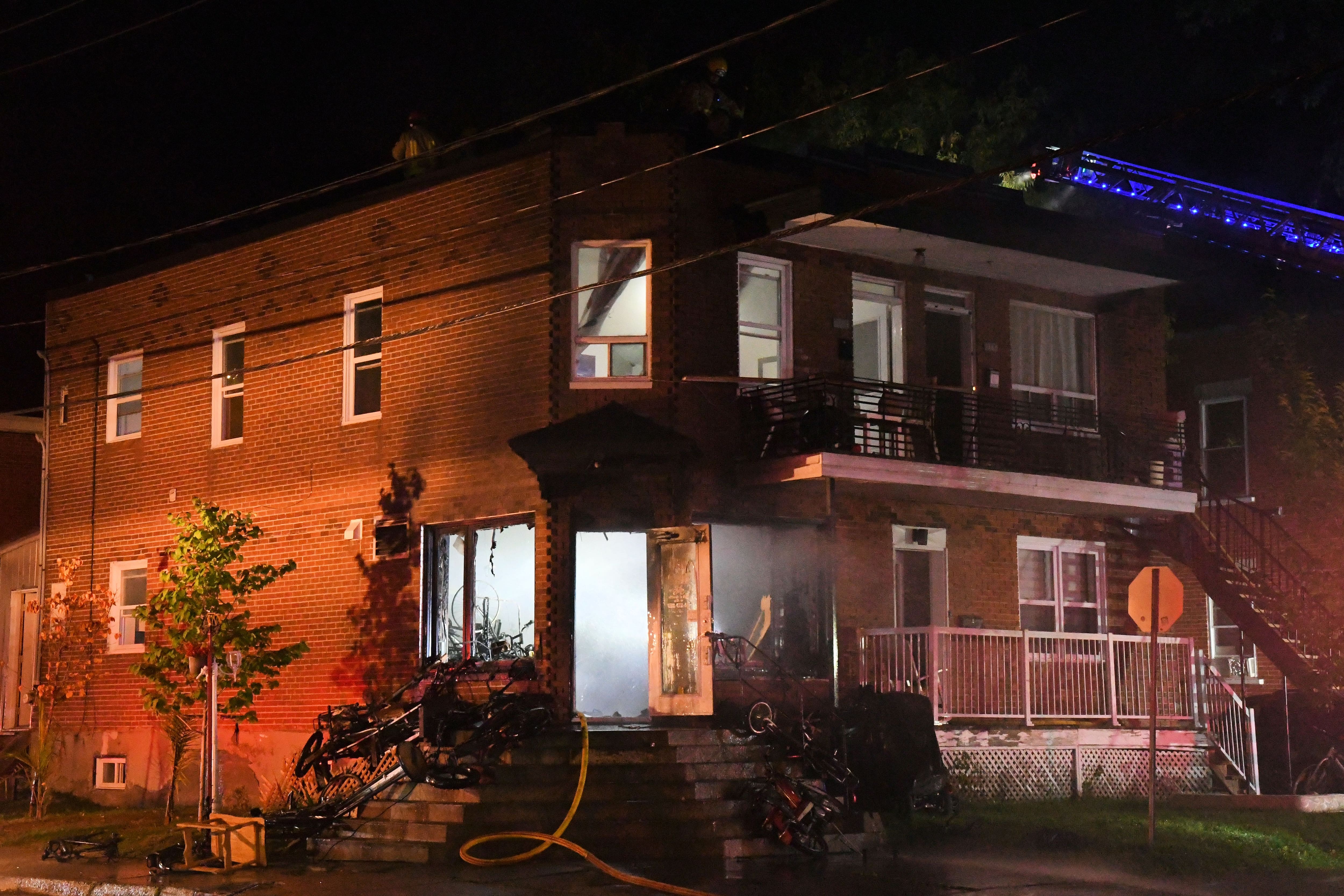 Un incendie de nature accidentelle s'est déclaré dans cet immeuble de la rue Maufils qui abrite un commerce vélos et des logements.