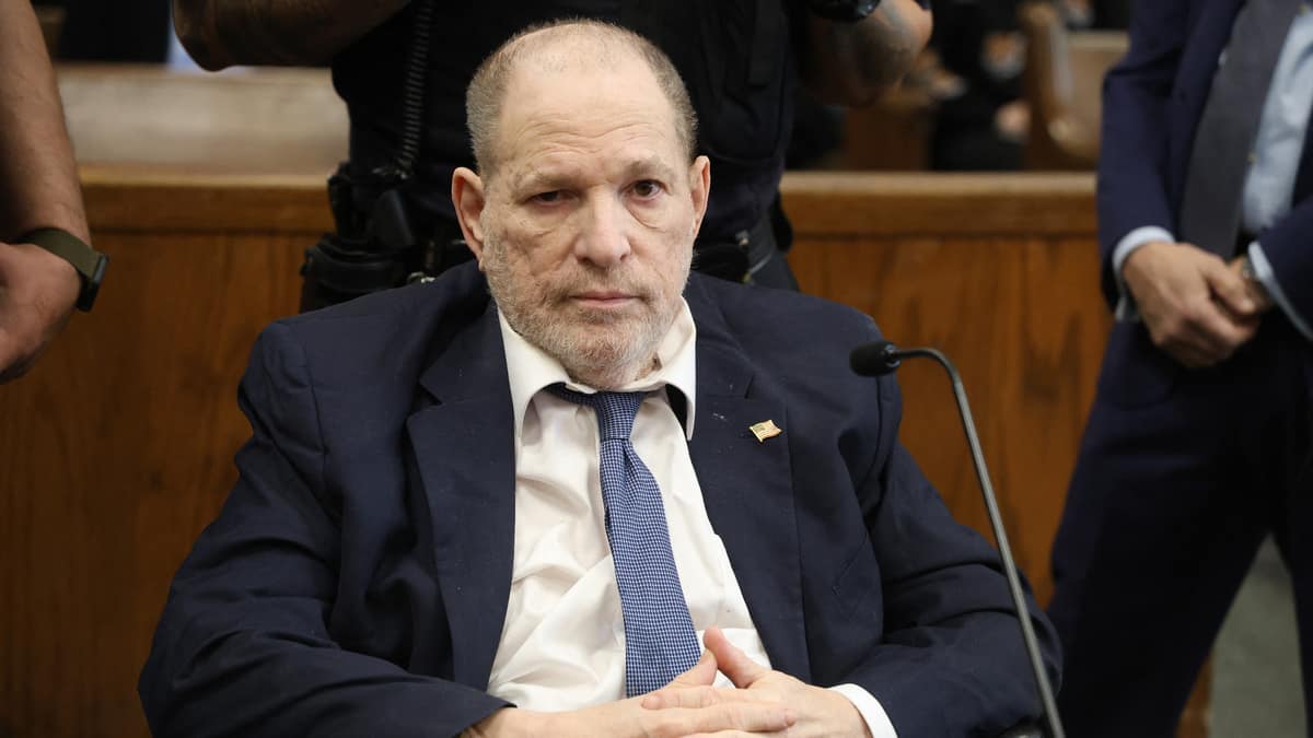 Harvey Weinstein «supplie» la justice de le sortir de son «trou» en