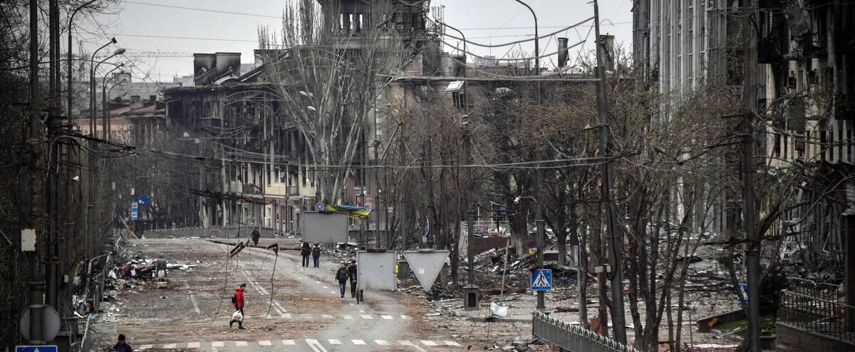 Ukraine: Poutine salue la prise de Marioupol mais refuse de donner l’assaut final