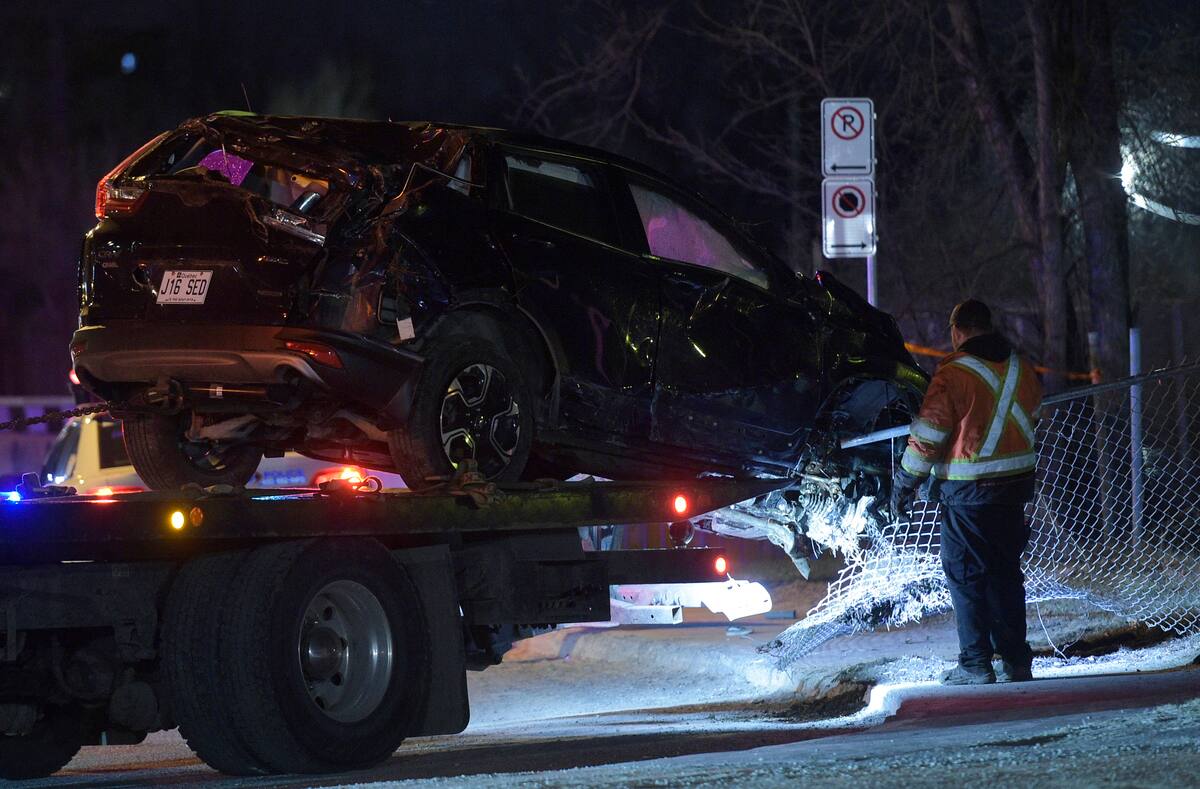 [PHOTOS] Indemne apr&egrave;s une embard&eacute;e spectaculaire &agrave; Laval