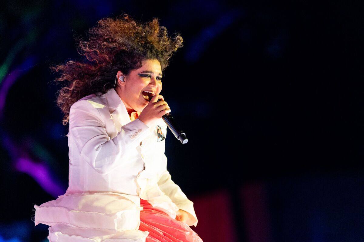 Benson Boone, quien mostrará su conocimiento en las llanuras de Abraham el sábado por la noche, cantó en el Summerfest de Milwaukee el jueves.