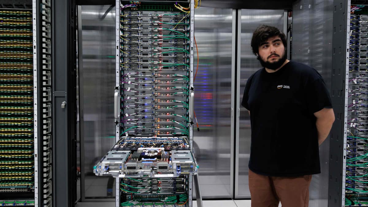 La poussée d'Amazon dans les puces IA