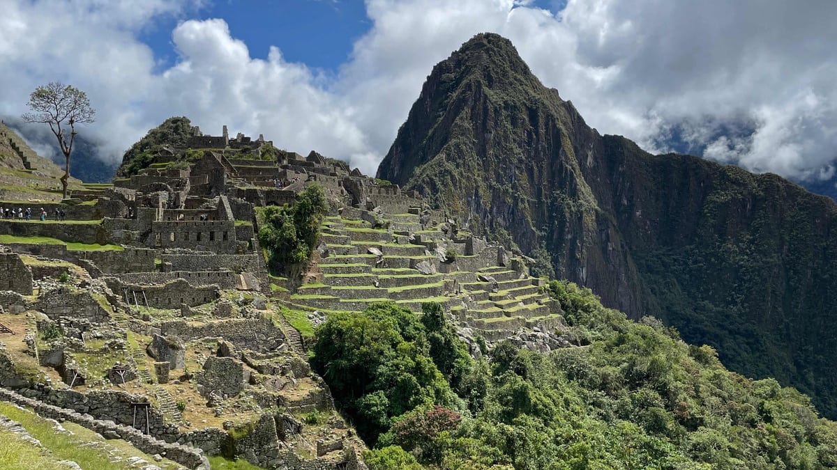 Peru is considering the temporary closure of Machu Picchu Peru is considering the temporary closure of Machu Picchu