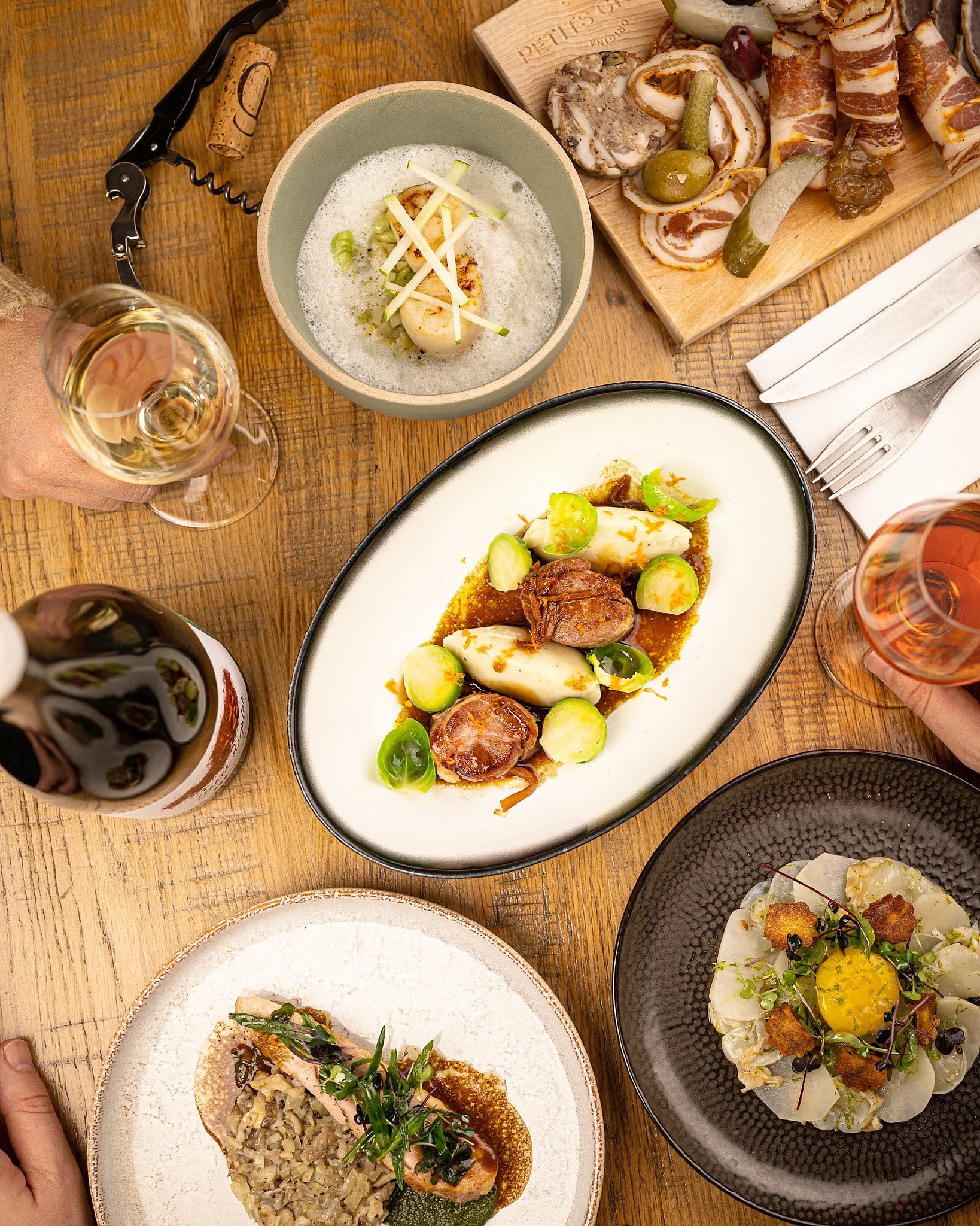 7 restaurants o&ugrave; sortir entre amis pour pas trop cher