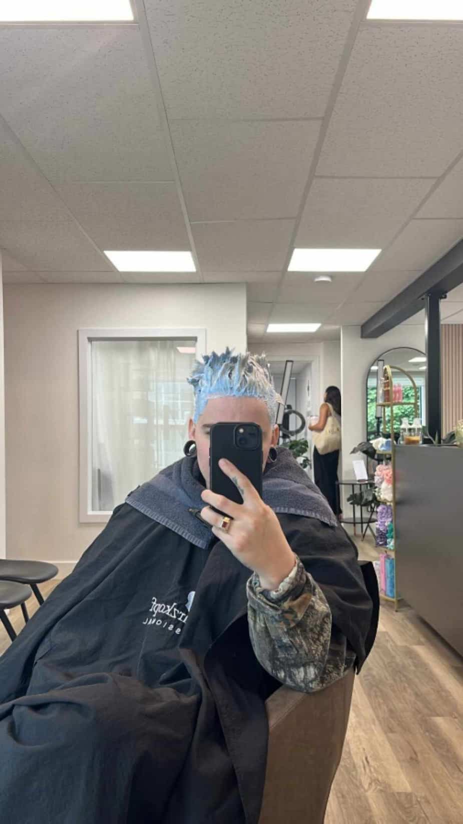 On a ENFIN une photo de la nouvelle tête de Roxane Bruneau | billie