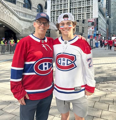 Steve Zatylny e seu filho Zander Zatylny gastaram 1.000 dólares e fizeram a rota desde Ottawa para chegar ao Centre Bell, em Montreal.