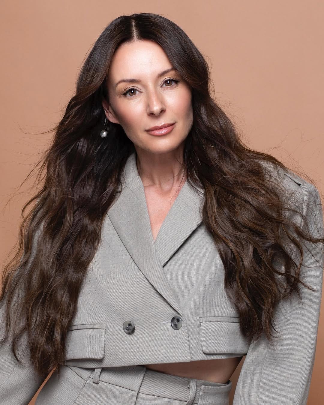 Deux coiffures stylées pour affronter la chaleur