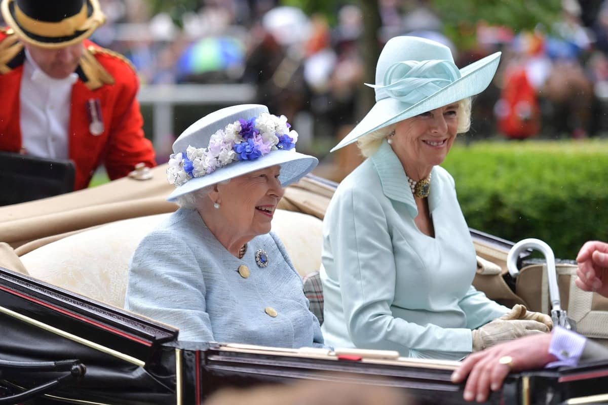 La reine Elizabeth II dit que Camilla devrait devenir reine consort