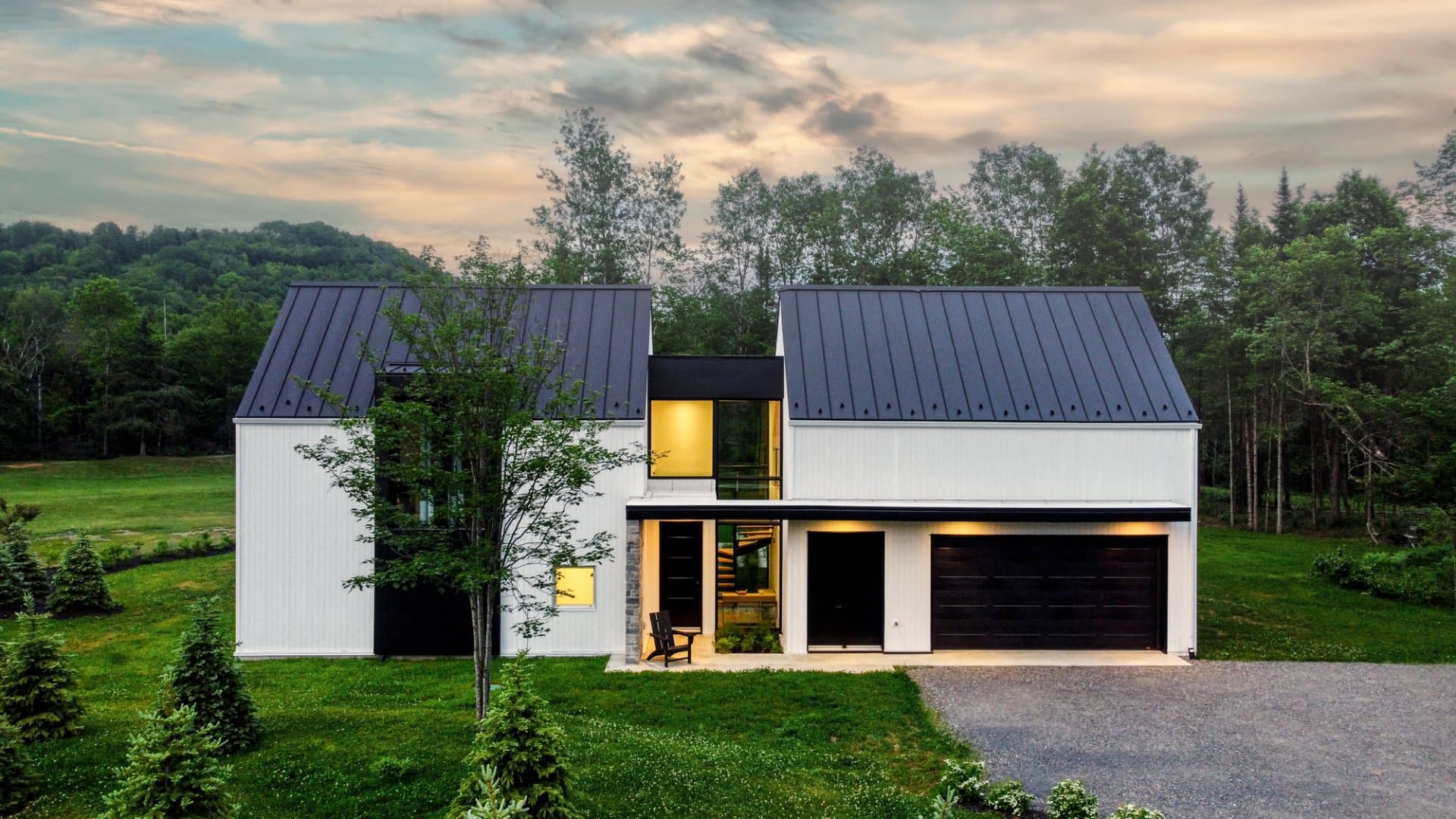 Une maison minimaliste à vendre pour 2 738 000$