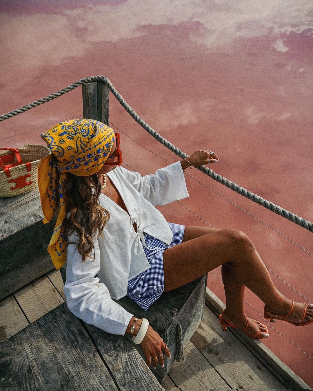 12 façons de porter le foulard cet été