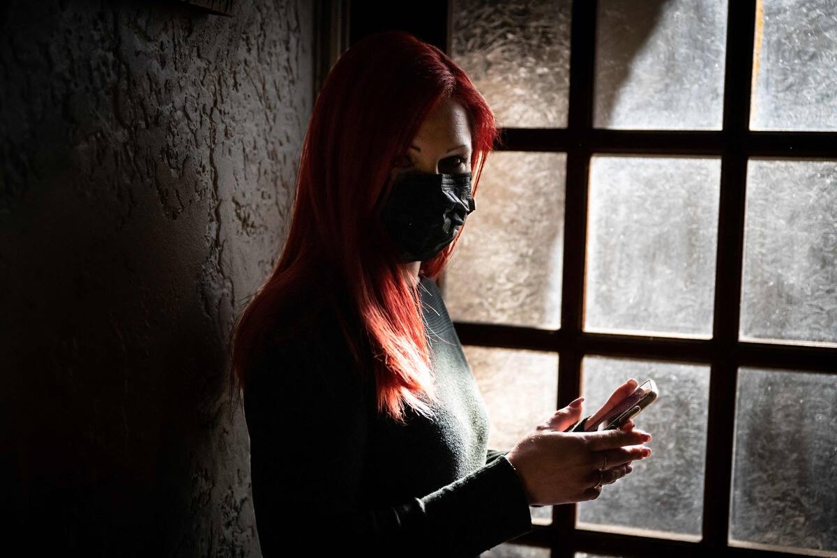 Une mère de famille française devenue cyber-chasseuse de pédocriminels