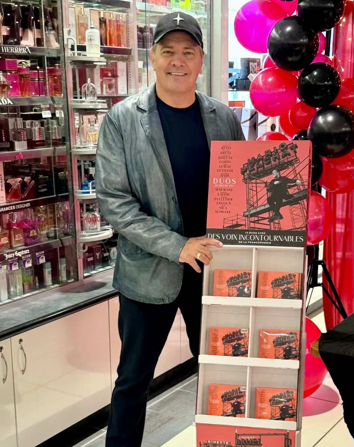 Mario Pelchat a vendu 4000 albums dans les Jean Coutu: &laquo;on dirait qu&rsquo;on a pris une machine &agrave; voyager dans le temps&raquo;