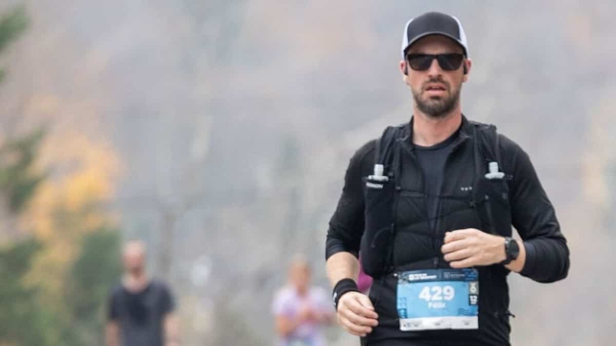 J’ai couru avec un gars qui court à la place des autres pour les faire bien paraître