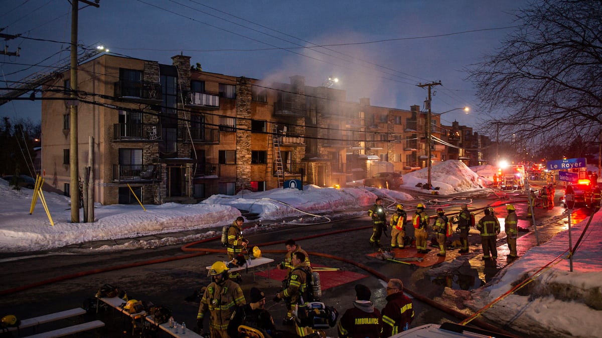 The Ravage Quebec Building EN PHOTOS | Un incendie ravage un immeuble à logements de Laval | TVA ...