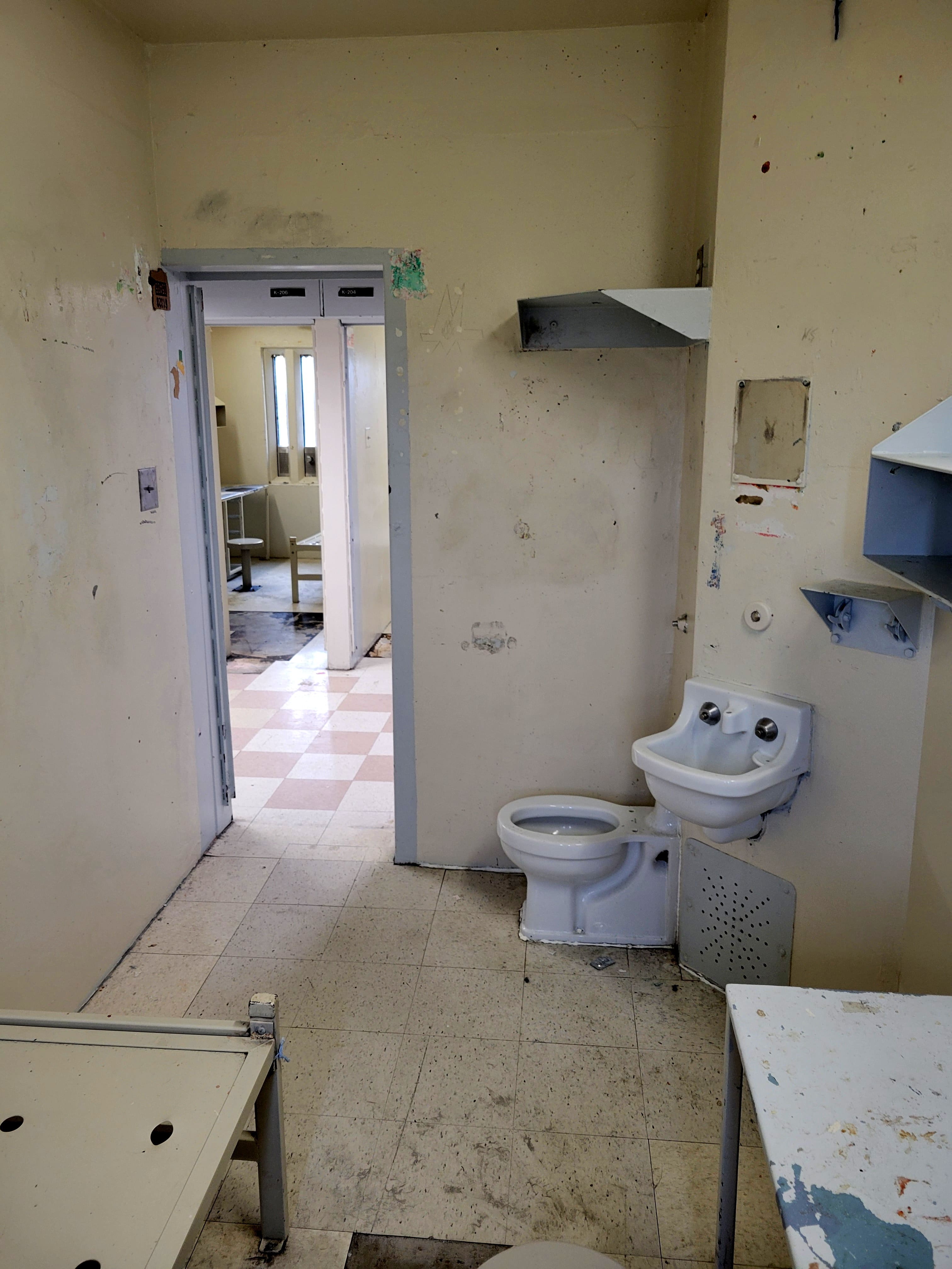 Violence dans les prisons du Québec: les piètres conditions de détention montrées du doigt
