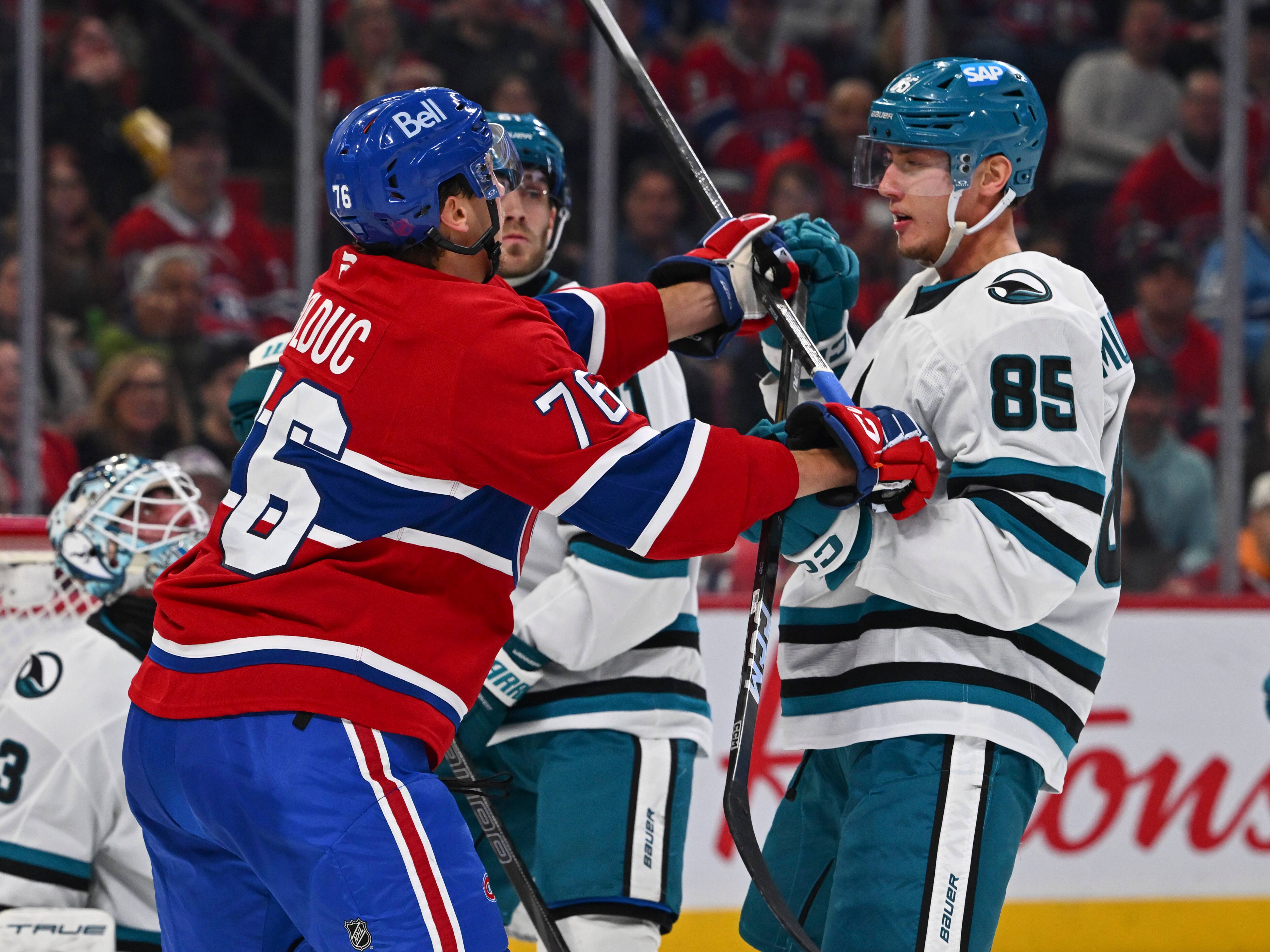 Zachary Bolduc a maille à partir avec Shakir Mukhamadullin, des Sharks de San Jose.