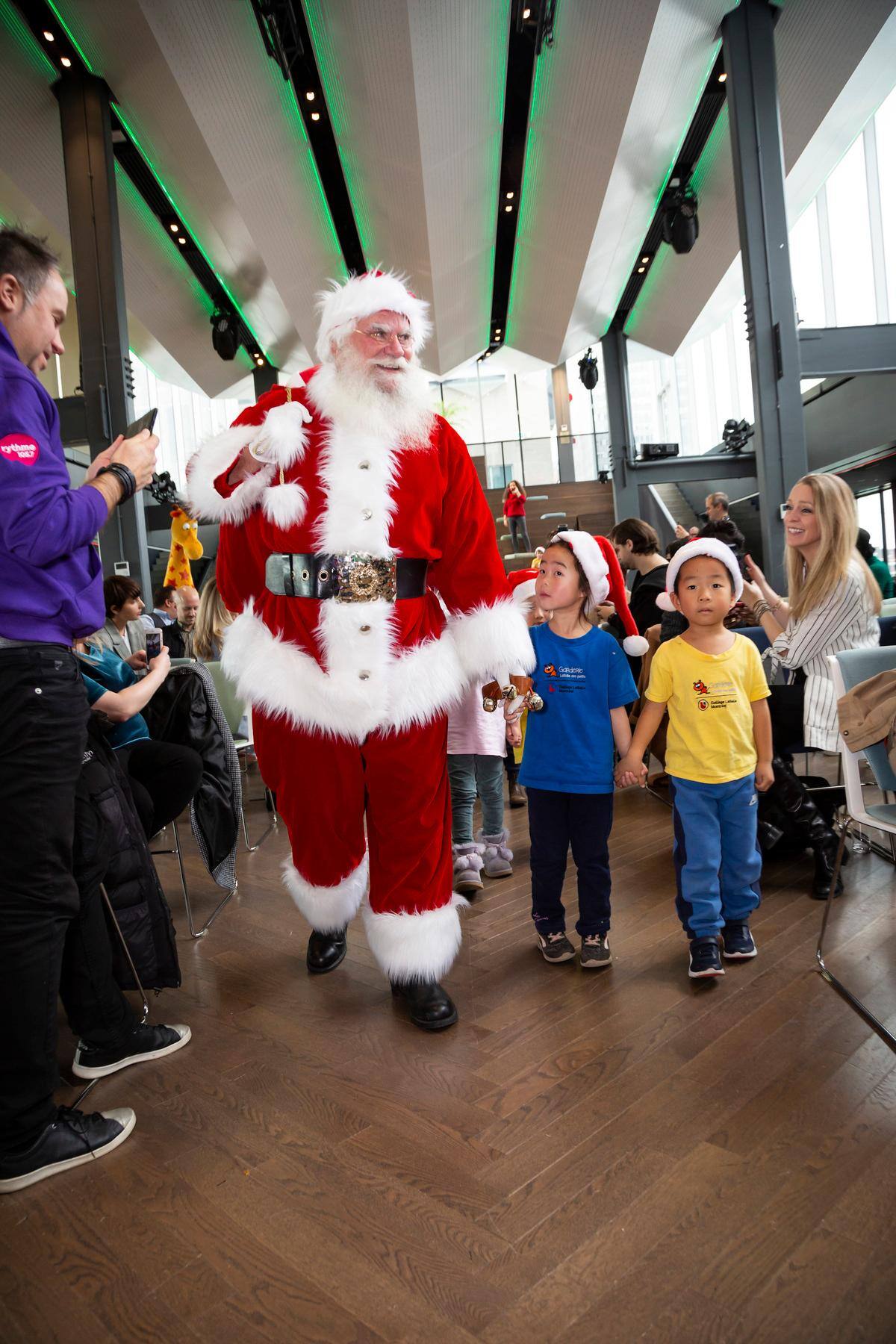 Nouveau trajet et voitures électriques pour le défilé du père Noël JDM