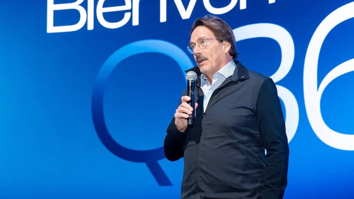 Pierre Karl Péladeau souhaite que l’industrie télévisuelle soit aussi importante que l’aérospatiale pour l'aide aux entreprises